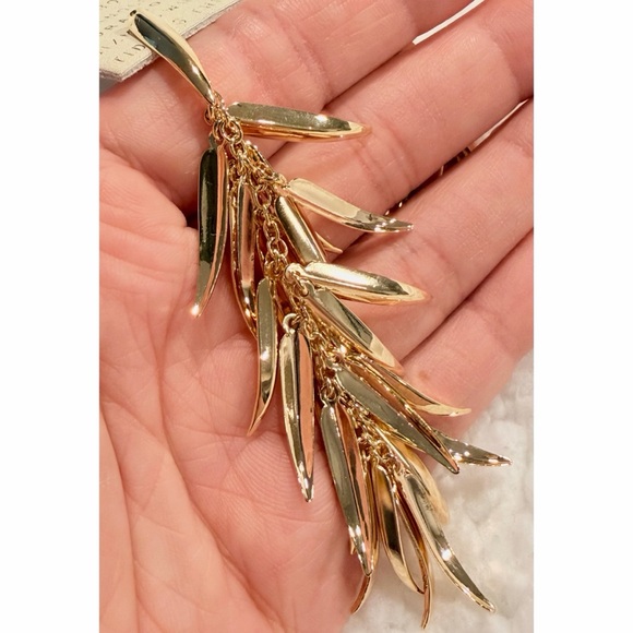 (NWT) ANTHROPOLOGIE • Gold Fringey Leaf Cluster Drop Earrings - Picture 7 of 7